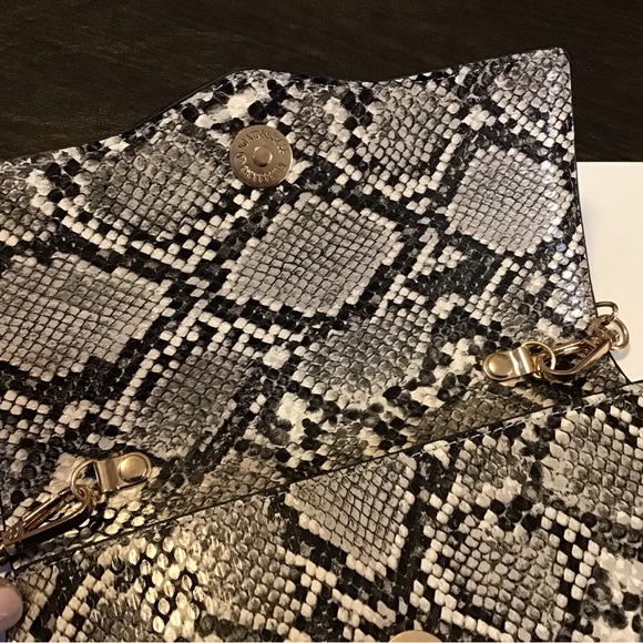 Urban Expressions NWOT Faux Snake Print Crossbody Bag - Picture 4 of 12